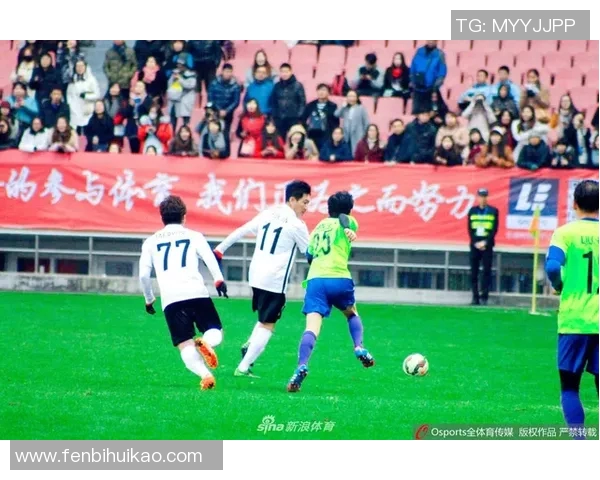 揭开足球明星背后的真相与秘密，谁才是真正的踢爆者